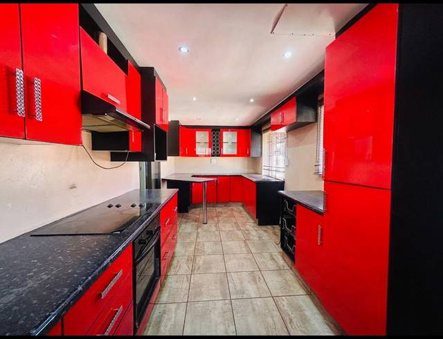 3 BEDROOM HOUSE FOR SALE IN SEBOKENG ZONE 14